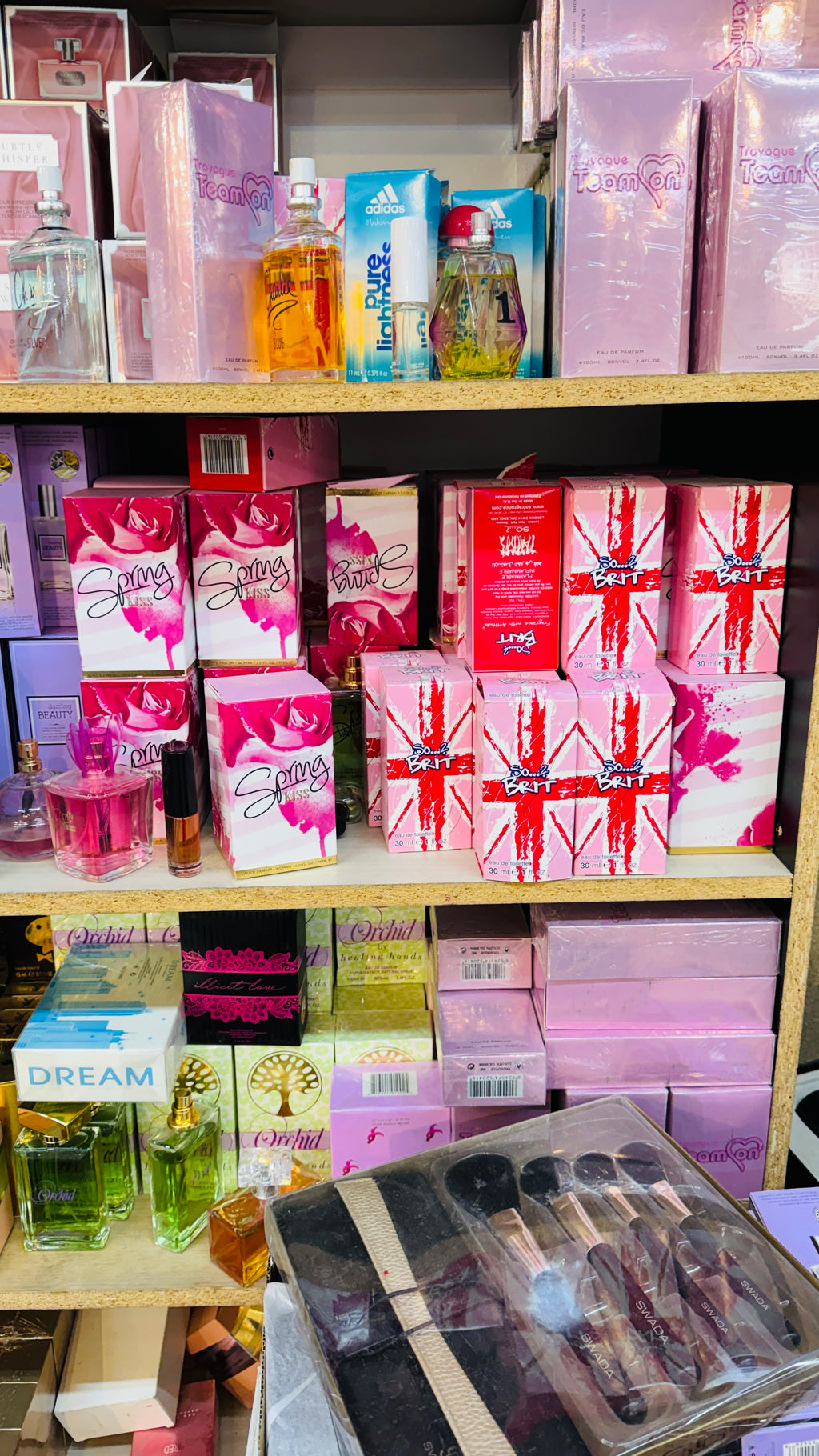 Authentic fragrances pallet 5000 units mixed, Brand New, MSRP $10-34 asking $2.5 each , MOQ 300 units