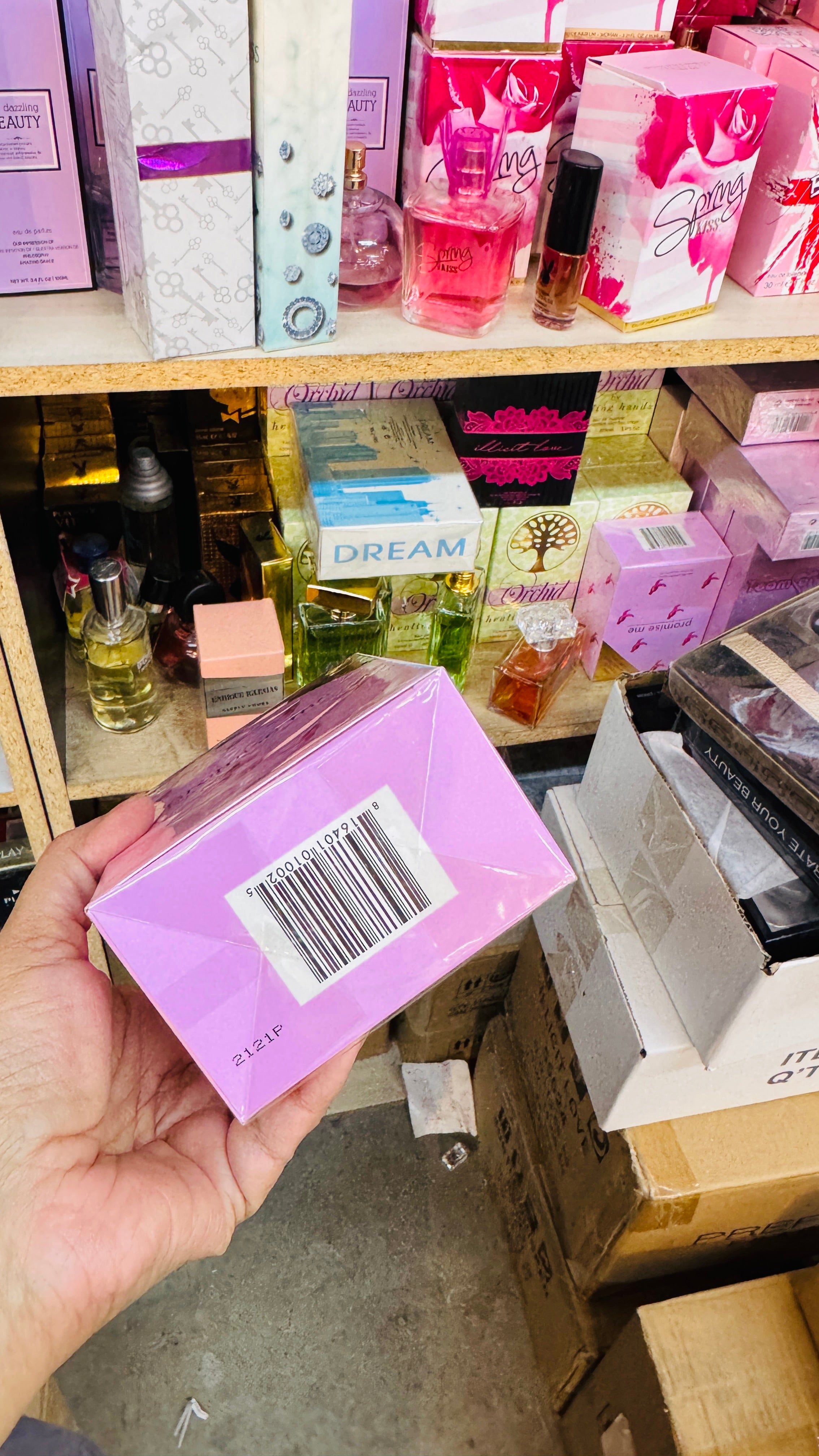 Authentic fragrances pallet 5000 units mixed, Brand New, MSRP $10-34 asking $2.5 each , MOQ 300 units