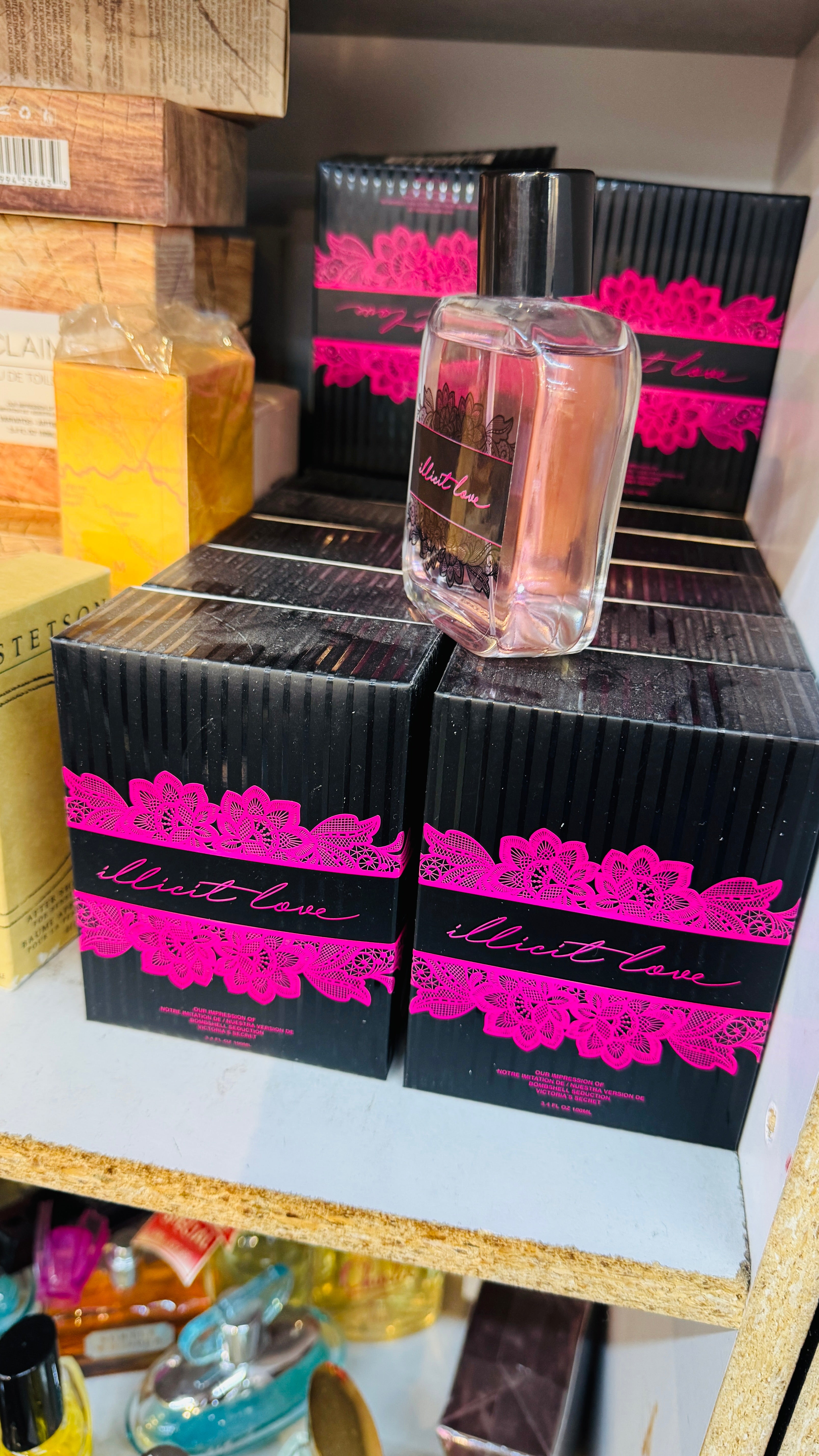 Authentic fragrances pallet 5000 units mixed, Brand New, MSRP $10-34 asking $2.5 each , MOQ 300 units